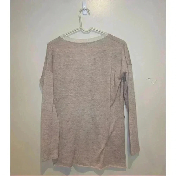 Aritzia Wilfred Sherbrooke V Neck Tee Tan Sweater - Picture 2 of 5